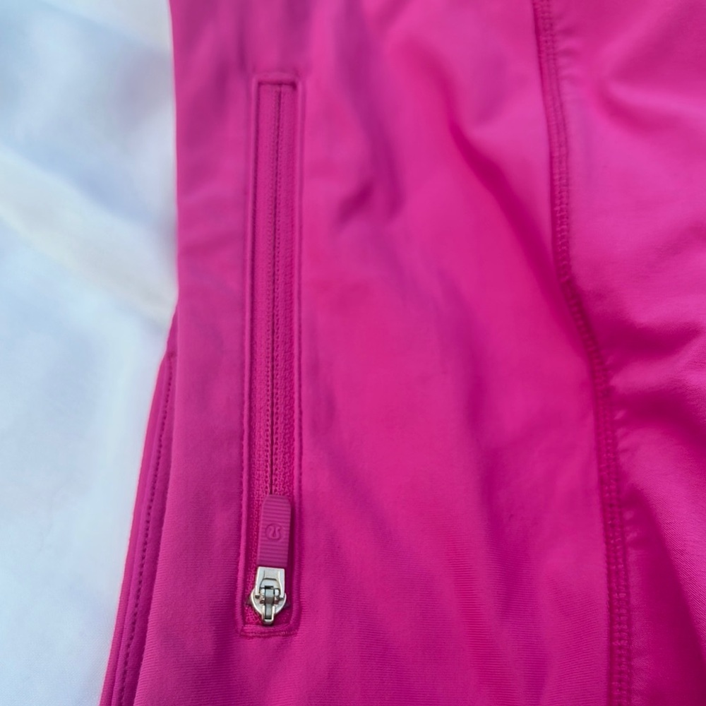Lululemon Speedup 2.5” Inseam High Rise Color Sonic Pink Size 2 - Picture 8 of 8